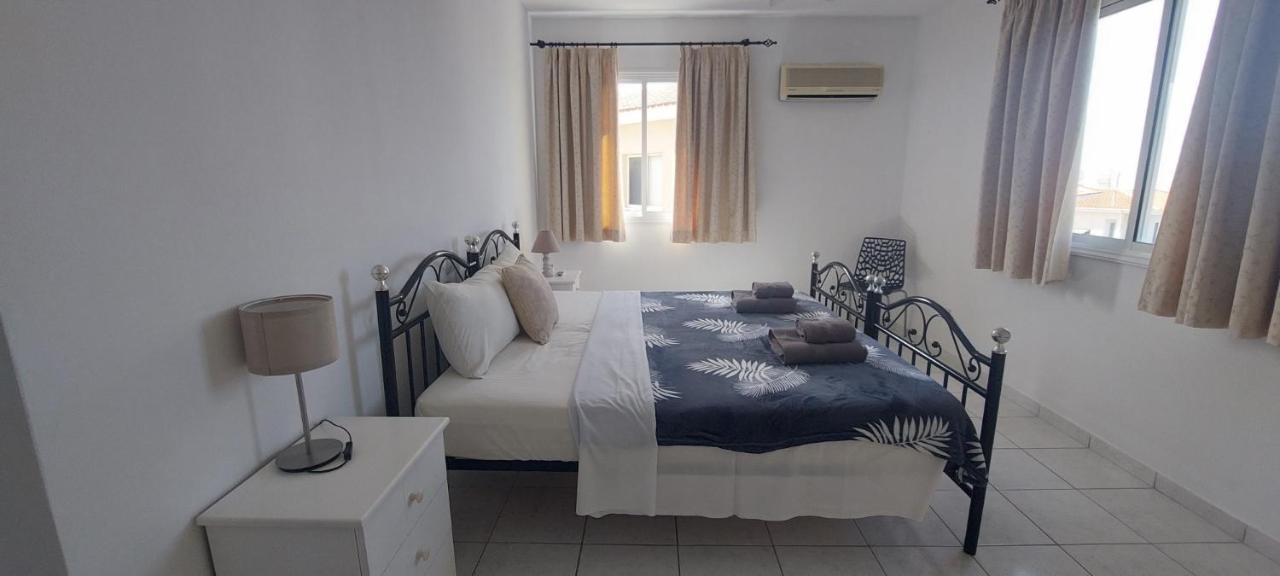 Spacious 2 Bedroom Apartment Peyia Exterior photo
