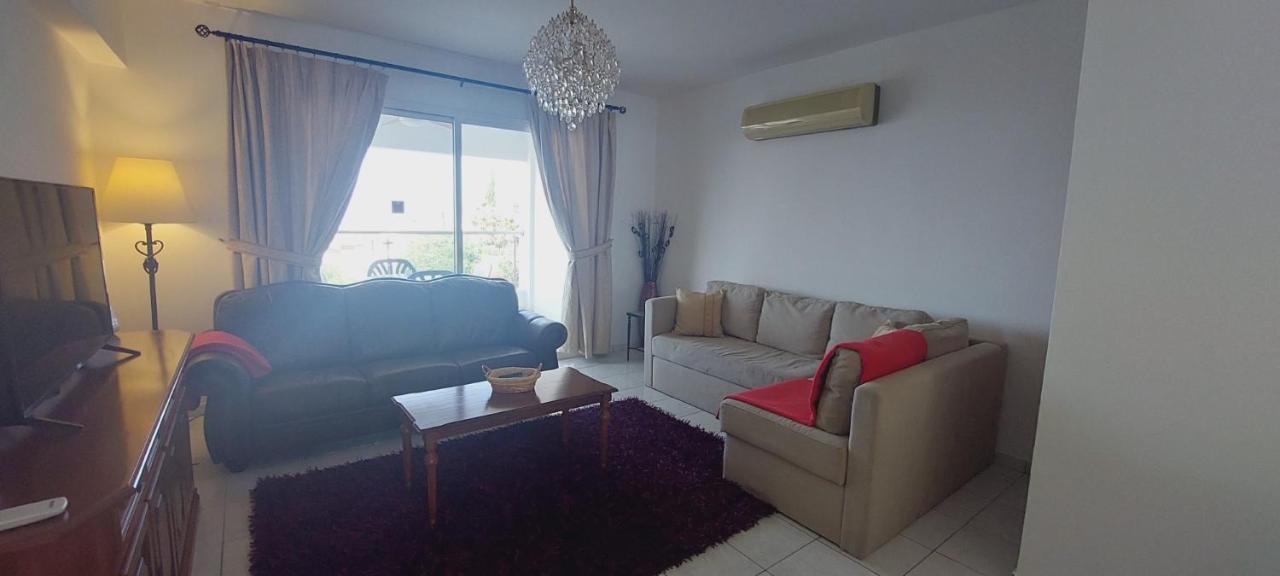 Spacious 2 Bedroom Apartment Peyia Exterior photo