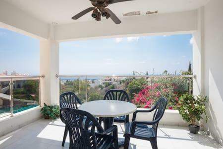 Spacious 2 Bedroom Apartment Peyia Exterior photo