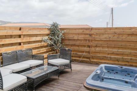 Spacious 2 Bedroom Apartment Peyia Exterior photo
